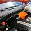 Quanto spesso cambi l'olio nel motore della tua auto?